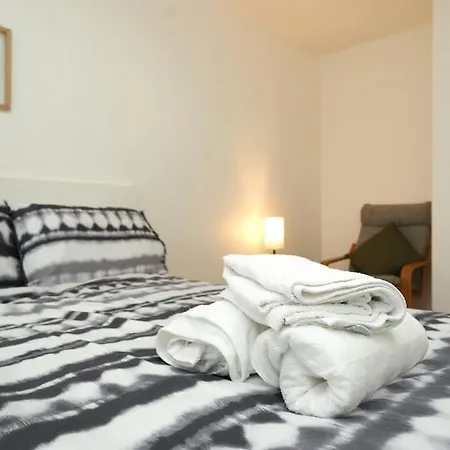 London Oasis Flat With High-Speed Broadband And Free Parking Apartment